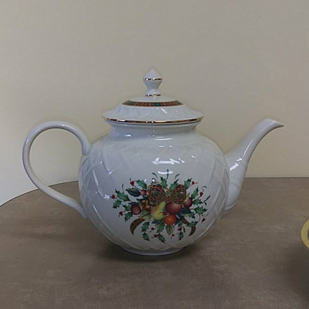 Lenox Teapot Holiday Tartan